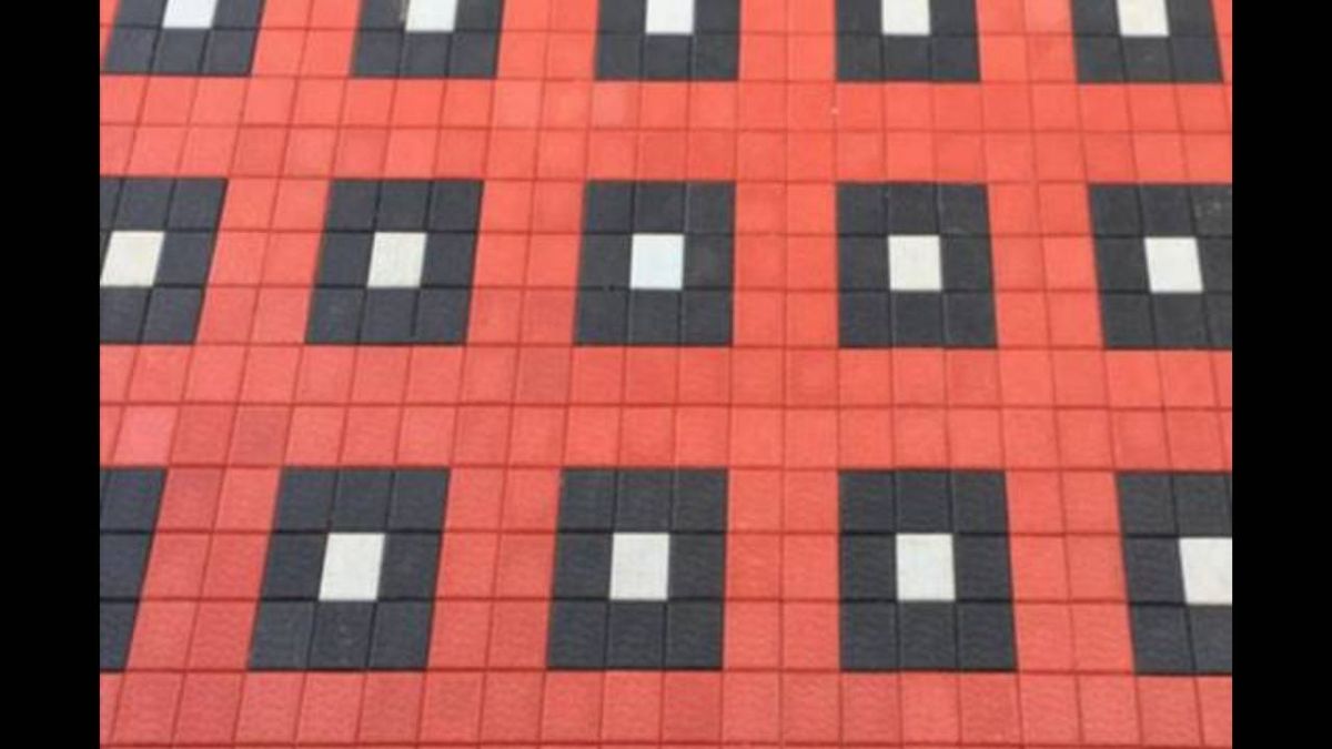 Red Pattern Tile